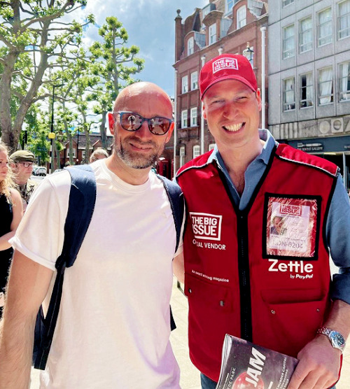 theroyalsandi:The Duke of Cambridge was spotted this week selling The Big Issue on Rochester Row i