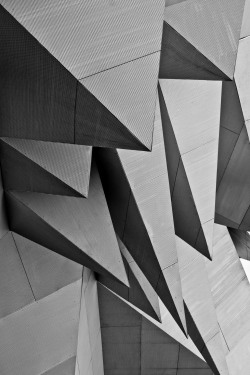 n-architektur:  Abstract wall structure by