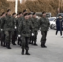 herewegobebe:Our Sunshine Soldier Jinki happily leading all his new Shawol recruits ♡♡♡