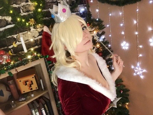 usatame:Some selfies from bts of my Christmas Rosalina shoot ❤️❤️❤️💫✨💫 yummy ;9