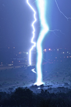 building-an-unstoppable-fist:  vurtual:  Monumental Chaos by Mitchell Krog “Massive lightning strikes captured over the Voortrekker Monument on the outskirts of Pretoria, South Africa.”  pretty sure, someone summoned  shenron. Or someone is going