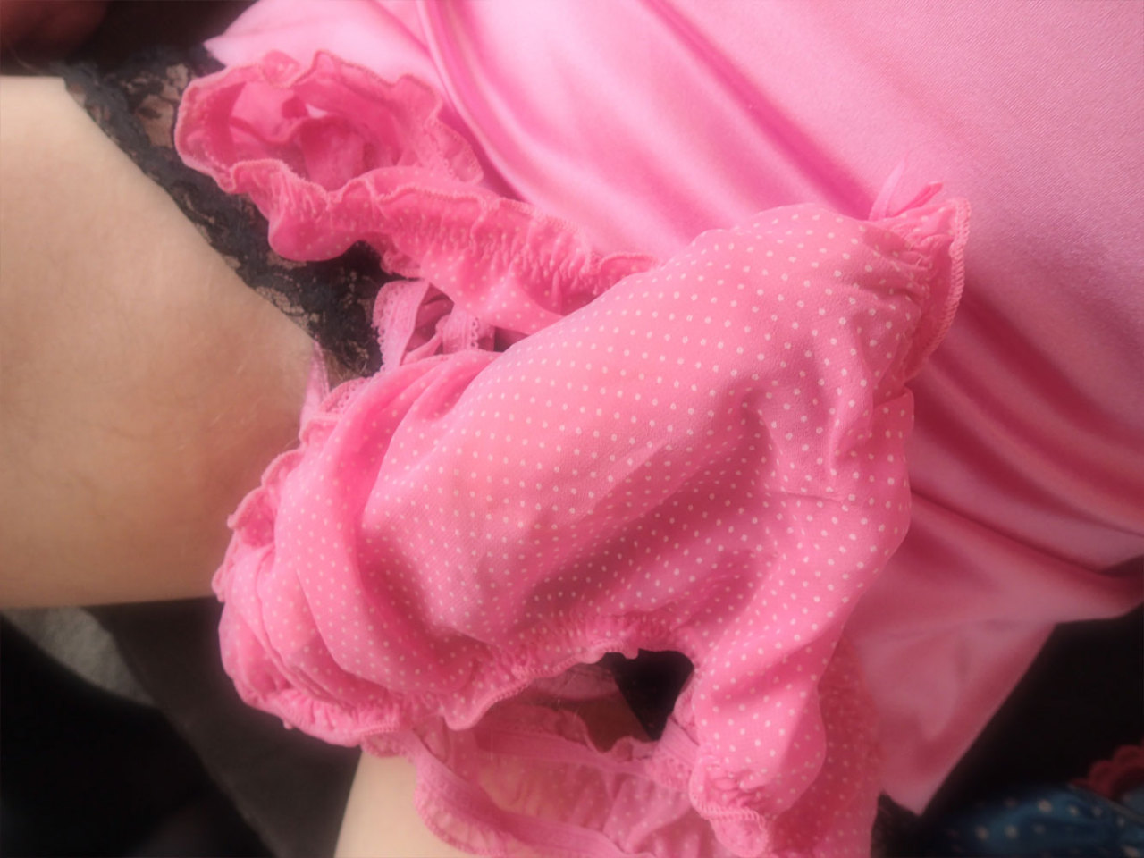 satinbabi:  pink satin and black lace! 