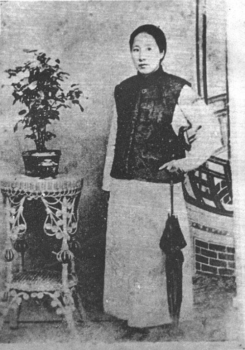 Qiu Jin was born in Fujian in 1875. Considered a national heroine in China, she was a revolutionary,