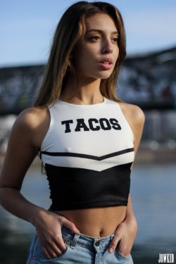 the-poking-tits:  Taco Tuesday … http://bit.ly/1NPuFKl  I like tacos