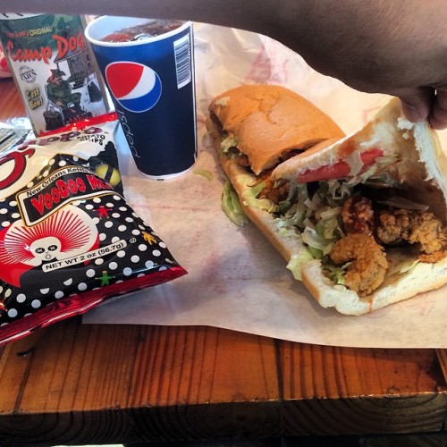 Prob the best shrimp po boy I’ve ever had was just had here in Lafayette. Wowsers. #manmanbandband #oldetymegrocery
