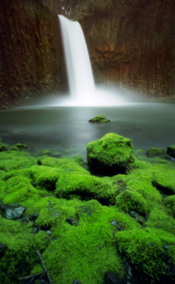 definitelydope:  Abiqua falls, unremembered exposure (by Zeb Andrews)   //  // ]]>