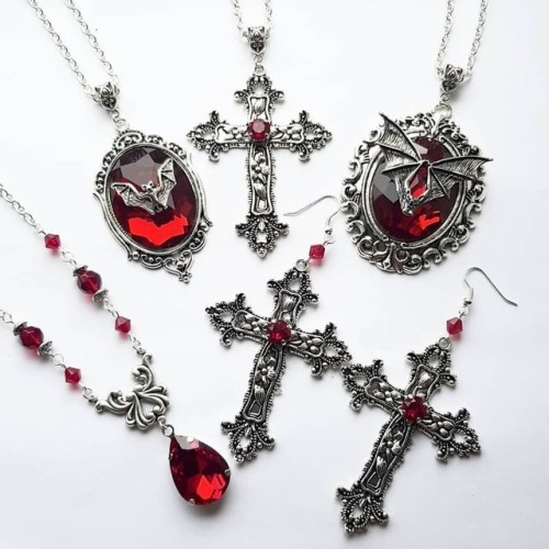 absinthundblut:Jewelry by Darkling Beloved