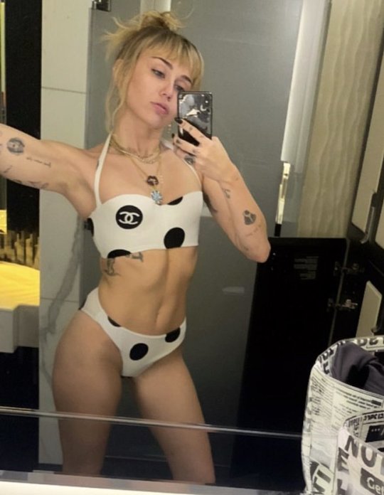 Porn Pics Miley Cyrus Topless And New Bikini Photos