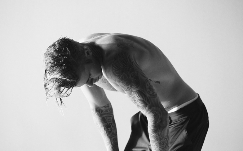 celebgosspb:    Singer @justinbieber gets chained up and submerged to cover Complex