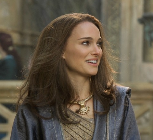 thebrainscoop: Natalie Portman wants to get YOU into science, ladies.  I just came across this amazi