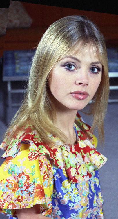 Year: 1972Model(s): Britt EklandPhotographer: Allan WarrenDesigner(s): *__________Additional Informa