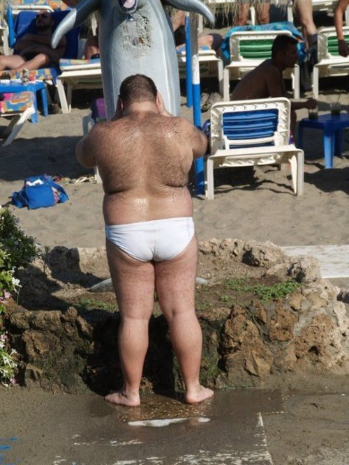bearmanforever: beartoncity at the beach Mugiwara!