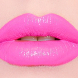 katherynyejas:  Lipstick on We Heart Ithttp://weheartit.com/entry/95308601/via/luciacalavera