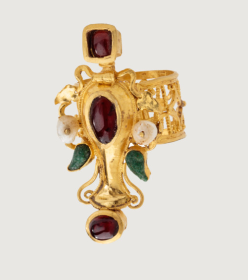 Hellenistic gold, garnet, pearl, and green glass ring, dating to the 2nd to 1st centuries BCE. Sourc