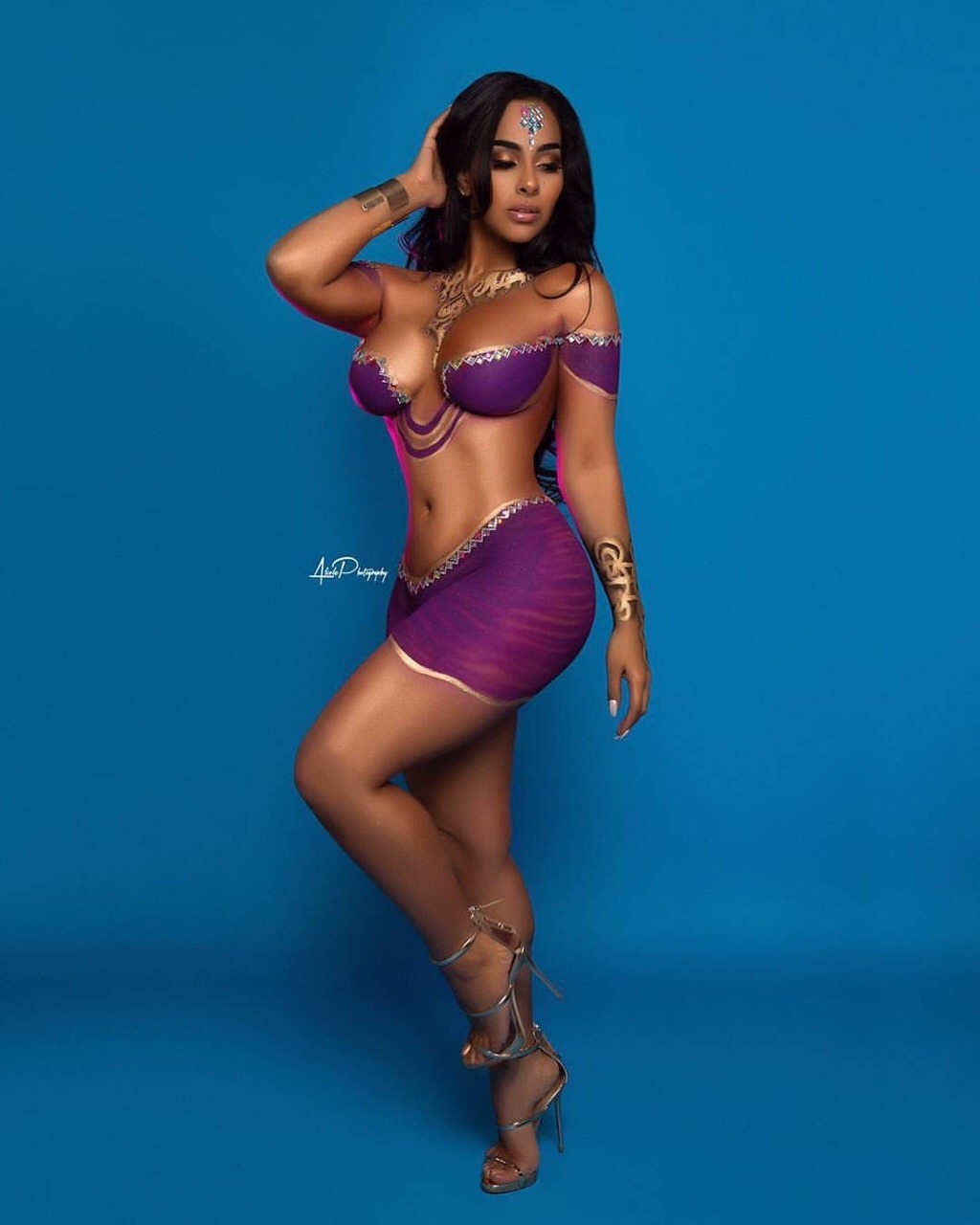 boaboz2010:  Goddess Legs🤔⌛️🍯😳😲😜😍🔥🔥🔥🔥  SHE&rsquo;S