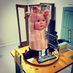 mequeme:  Los rayos X para bebes. Yo cuando lo he visto pensaba muy fuertemente que era una licuadora.  Es gracioso porque es un bebe.
