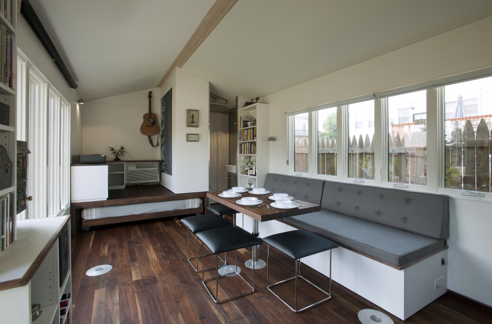 cubebreaker:  This ultra versatile tiny house makes use of every inch of its 210