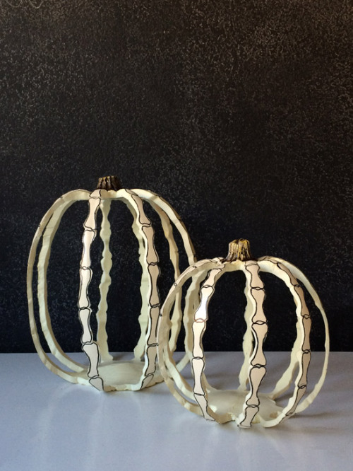 DIY Skeleton Pumpkin 