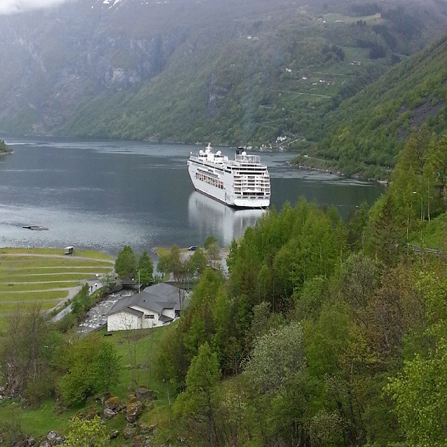 Having a #funnyday in #Geiranger, #Norway😀#MscSinfonia @msccruisesofficial #fjordscruise #fjords #cascade #rainyday #crazycruises #crociere #crociera #MscFans #cruiselife #cruiseship