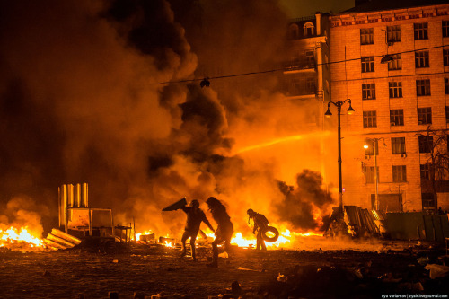lmvgn:  sandandglass:  Revolution in Kiev, Ukraine  wow  Kiev burns.  Meanwhile, same time, all the freaking news talked about was Justin Bieber.
