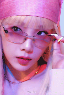 3/? Kim Taeyeon Gifs .