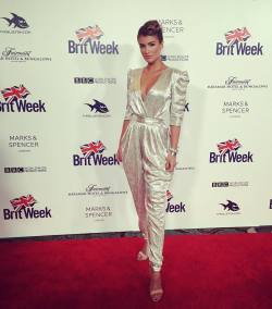&lsquo;Whose the astronaut ?&rsquo; - @iamlizziefuller  #BRITWEEK #LA 🇬🇧🇬🇧🇬🇧outfit by @juliaclancey and made up by @megoharebeauty ❤️ by missamywillerton