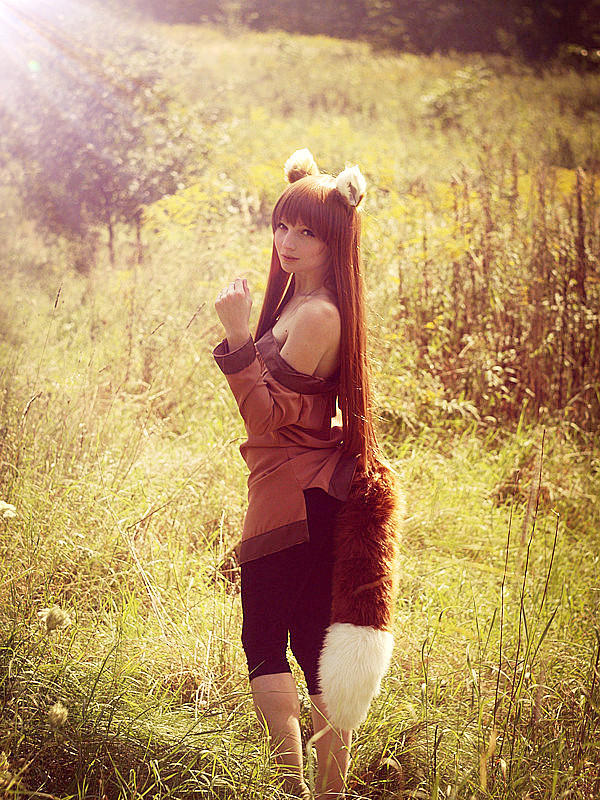 cosplaygirl:  Holo by idragonss on deviantART 