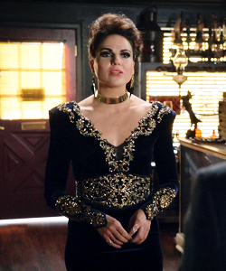 The Evil Queen and her details from 6x06 “Dark Waters”.