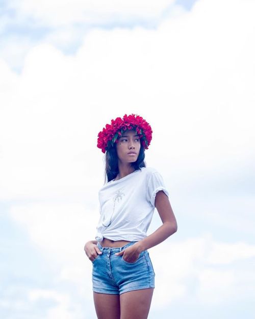 mutiny-tahiti:Petit aperçu de notre dernier photoshoot ! #tahiti#vahine#white#flowers#Polyn&e