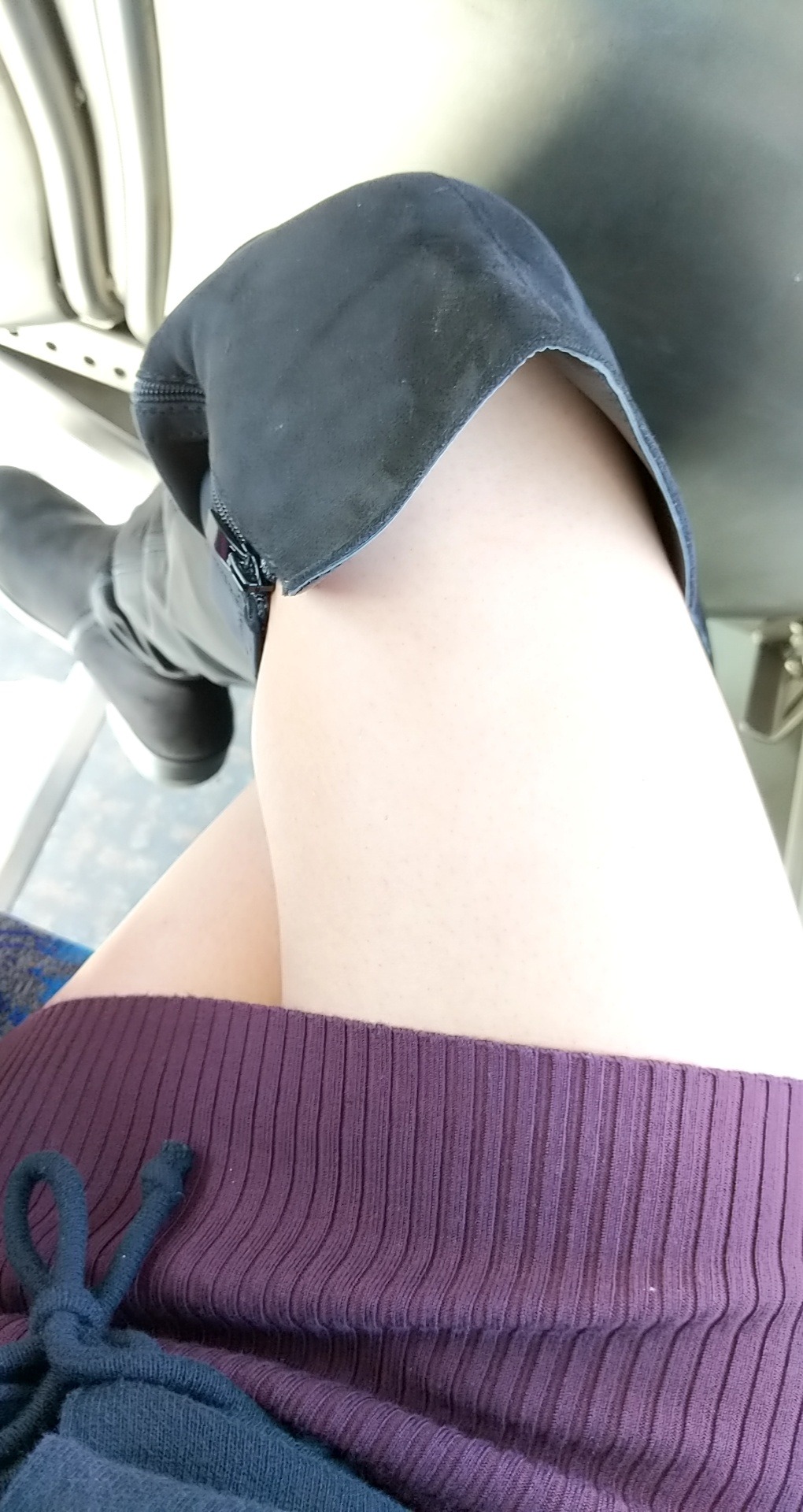 himitsudesuuu: Public Bus 2   A spur of the moment video of me fingering my pussy