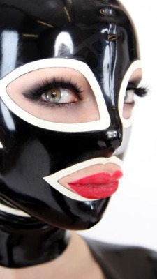 Rubberreflections:  Latex Lucy By Those Eyes!