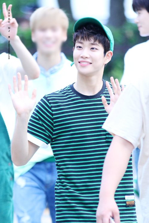 with-astro:  © 엠제이닷컴 | Do not edit