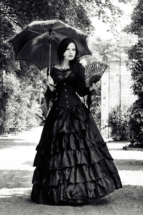 victorian-goth:  Victorian goth  http://victorian-goth.tumblr.com/