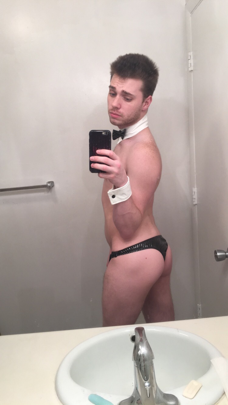 sambaaaa:  haveitjoeway:  I’m a stripper now  Boys. In. Thongs.