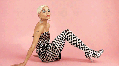 rizsahmed:  Zoë Kravitz Transforms Into ‘60s Icon Twiggy | Allure