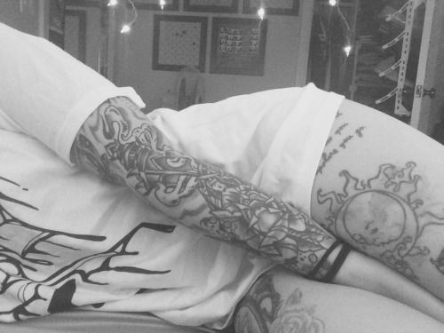 justanothertattoo-blog: irreducibleepiphanies:  I hate being cold, and I hate winter, and no one wants to keep me warm.  Tattoo blog 