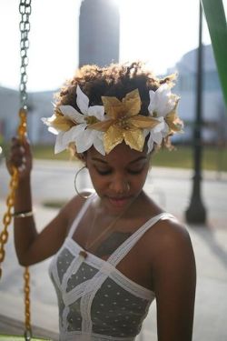 naturalhairqueens:  Flowered beauty