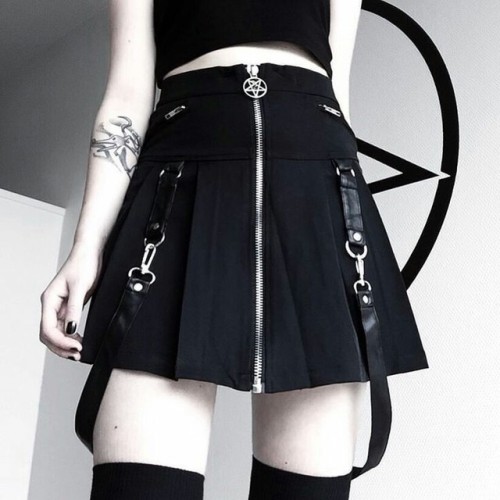 ∆Goth blog∆ Follow me for more pic