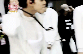 woomeh: infinite with a selfie stick (ーー;)
