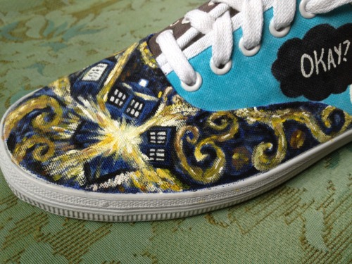 aroundtheworldinabluebox:detectivesanddoctors:heliumtaxihometome:The coolest pair of shoes I’v