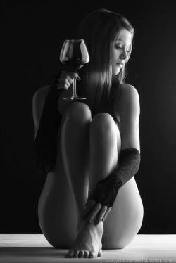A toast before we commence… To the dear Sirs who’ve come by leaving me sweet messages. I can’t help but to be a little sincerely, envious of Your submissives.  Happy New Year!