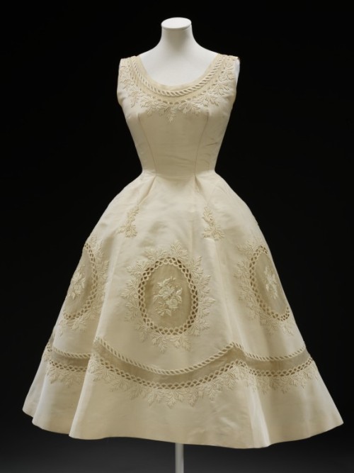 omgthatdress:DressPierre Balmain, 1950-1955The Victoria &amp; Albert Museum