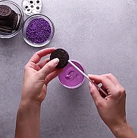 holo-ween:  Halloween Treats 🎃  I&rsquo;m making these! 