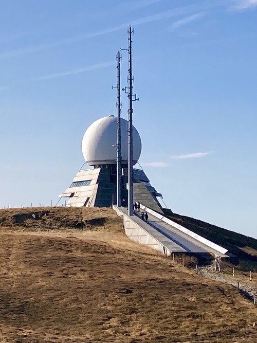 evilbuildingsblog:  This just screams ‘bond villain lives here’