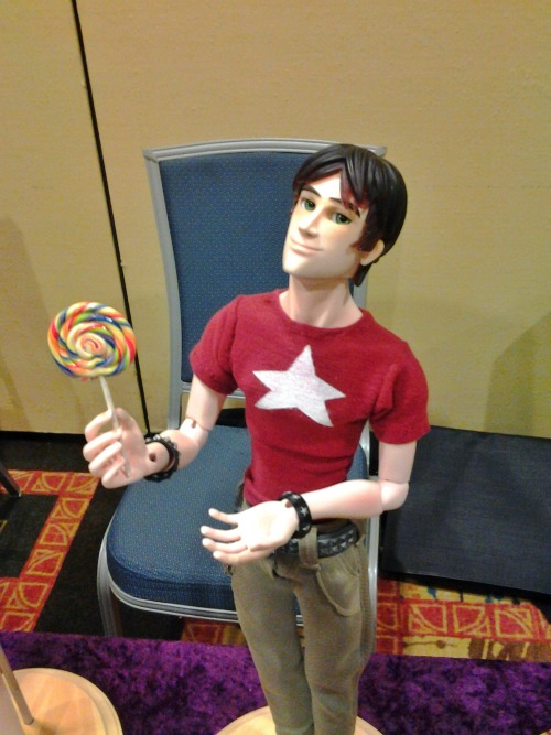 donnkinney:Steve was a bit grumpy most of the con until he found candy, then all was right with the 