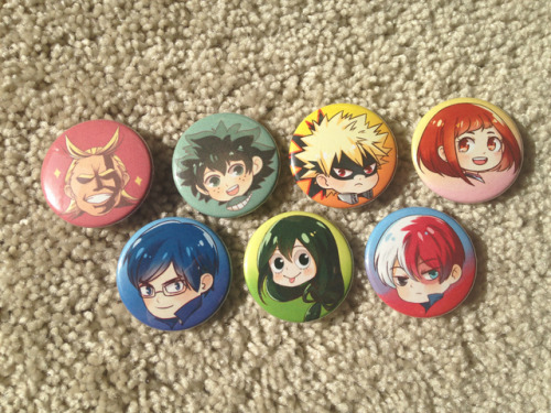 Oh yea! I have buttons now too! I’ve got Yuri on Ice, Mystic Messenger, Boku no Hero, and some