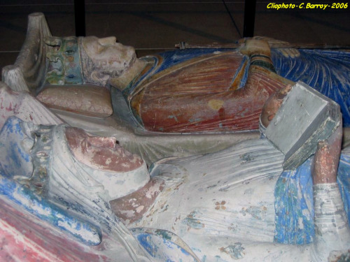 Effigies of Eleanor of Aquitaine (d. 1204) and Henry II of England (d. 1189) in Fontevraud Abbey in 