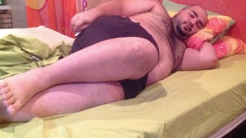 housebearsofatlanta:  thefeyinmysoulisonfire:  Hullo :3   Really hot guy 