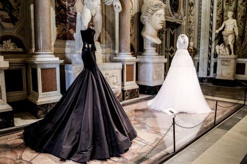 runwayandbeauty:Couture/Sculpture: Azzedine Alaïa in the History of Fashion.