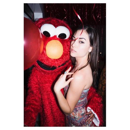 sashagrey:To make you all laugh during the crying, here’s a funny photo shot by @germanlarkin
